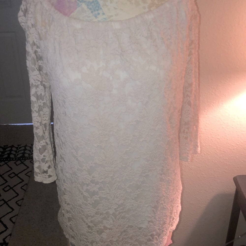 DAYTRIP- Tan lace top off the shoulders fully lined. In like new shape. Medium